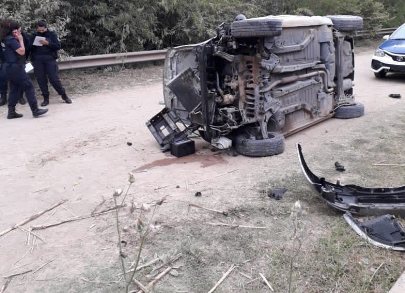 El conductor resultó con heridas leves.