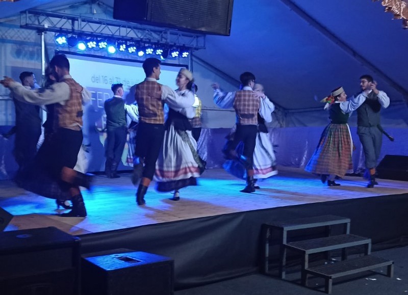 Presentación en la Feria de las Colectividades.