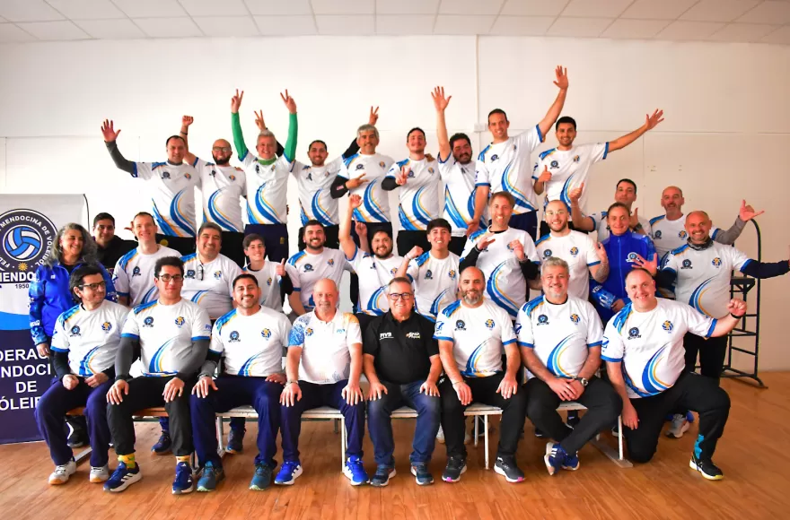 Soria aprobó el Curso de Entrenador Internacional de Voleibol Nivel 2 de la Federación Internacional de Voleibol.
