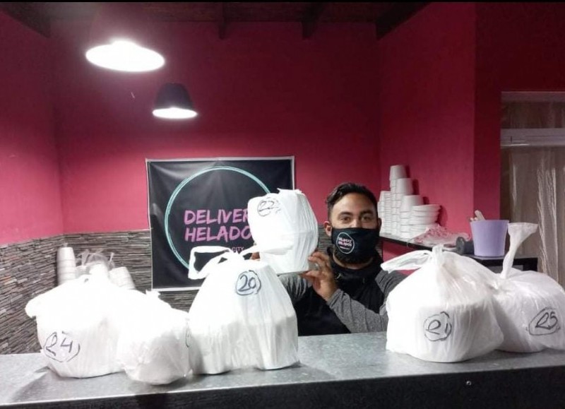 Carlos Rodríguez, dueño de "Delivery Helados Berisso".