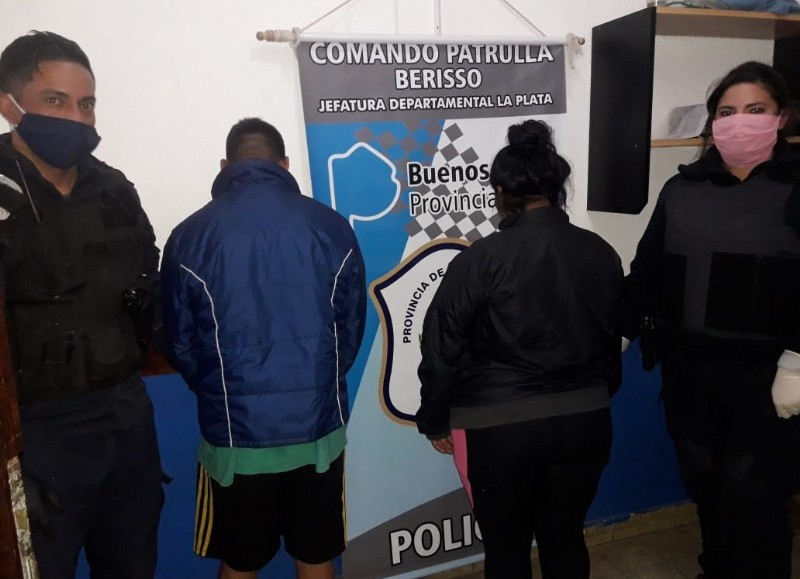 La pareja fue detenida por no poder justificar su presencia en el lugar