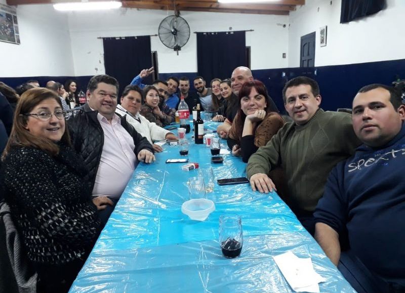Cena en la Filial Gimnasista Manuel Fidel.