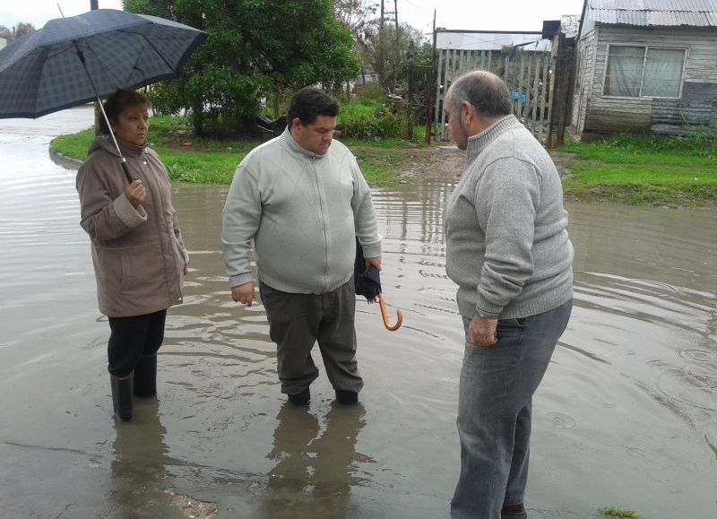 Nedela cuando era concejal caminaba los barrios, ahora intendente, se saca fotos solo en los eventos.