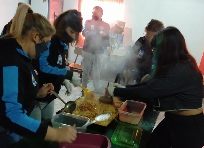 Presencia de Mujeres Petroleras y Agrupación La Nueva.