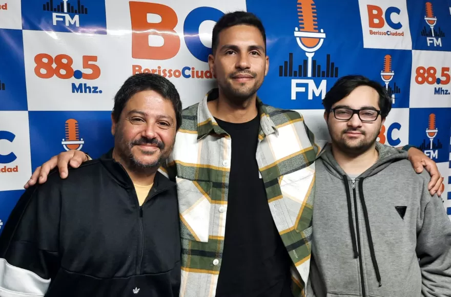 Sergio Duarte, profesor de Arte Culinario junto a los estudiantes Darío Donatto y Juan Francisco Cinaglia.