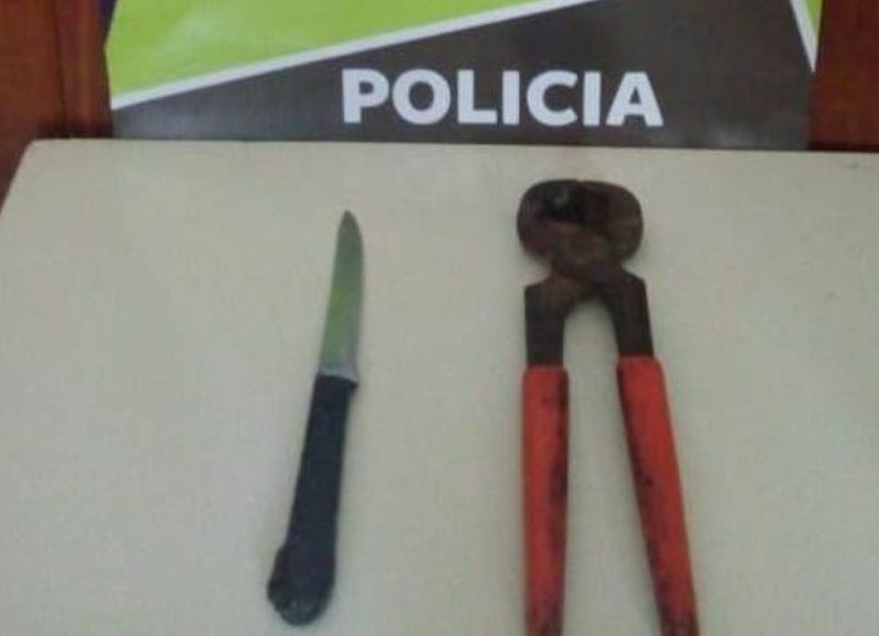 Les secuestraron un cuchillo y una tenaza.