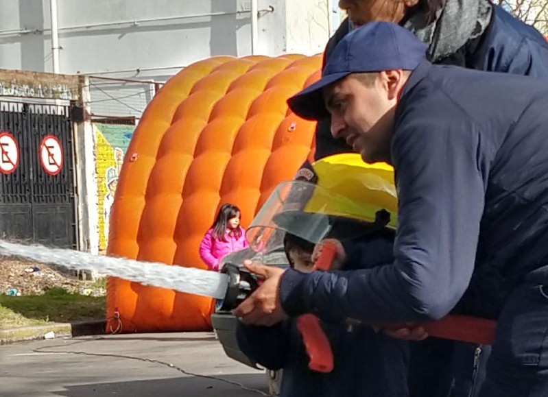 El cuartel se mudó al playón.