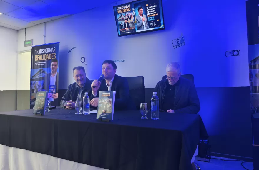 D'Ambrosio presentó su libro.
