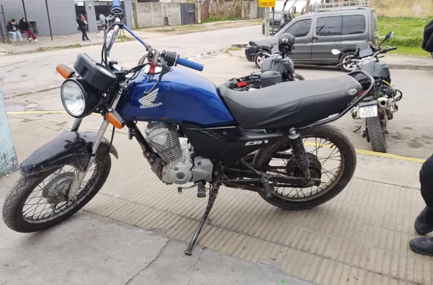 Interceptan a un joven que circulaba en moto con signos de adulteración