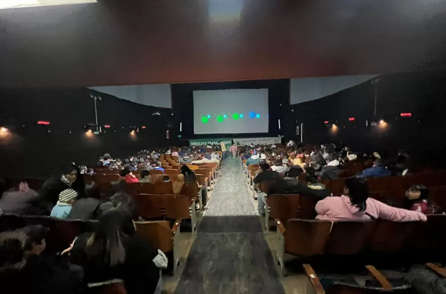 Durante la tarde se proyectará la película “Hooper” con entrada libre y gratuita.