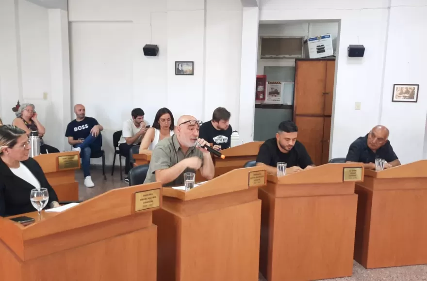 Maximiliano Fernández del bloque Juntos por el Diálogo Federal consideró que el incremento llega en un momento económico delicado.