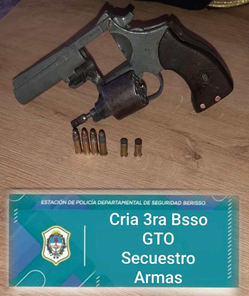 Arma secuestrada.