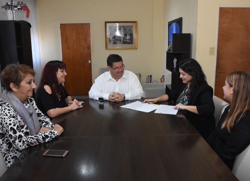 Firma del convenio en Intendencia.