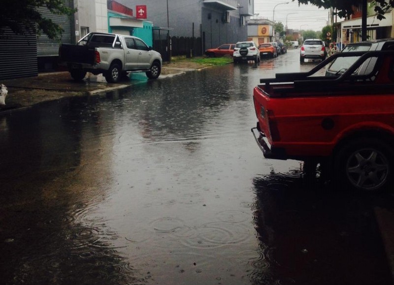 Día de lluvia, calle ya escurrida. 