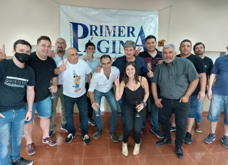 Al evento que se realizó en las instalaciones de SOSBA, concurrieron periodistas como Mario Casalongue de NOVA, Daniel Campillo (Radio NOVA y Berisso Ciudad), además concejales y dirigentes sociales. (Foto: NOVA)
