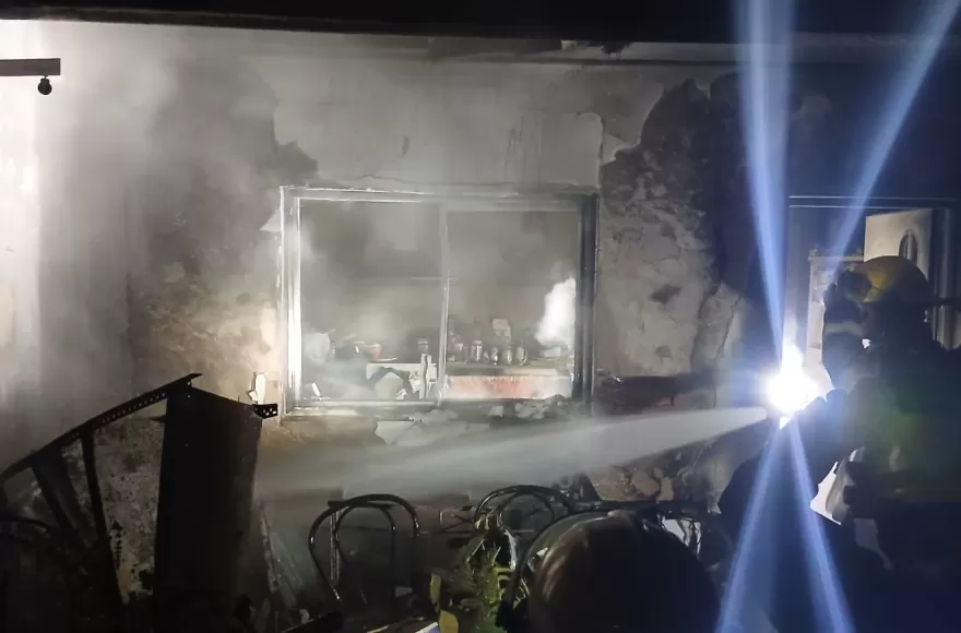 Un adulto mayor grave por incendio en 9 entre 157 y 158