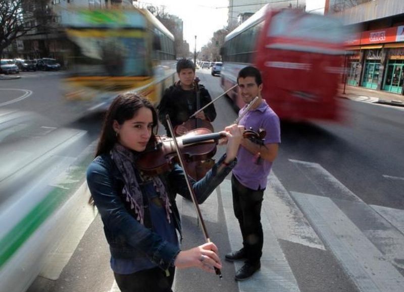 Jonathan Miranda Figueroa; Brian Montoya y Guillermina Belli (foto: Gonzalo Mainoldi).