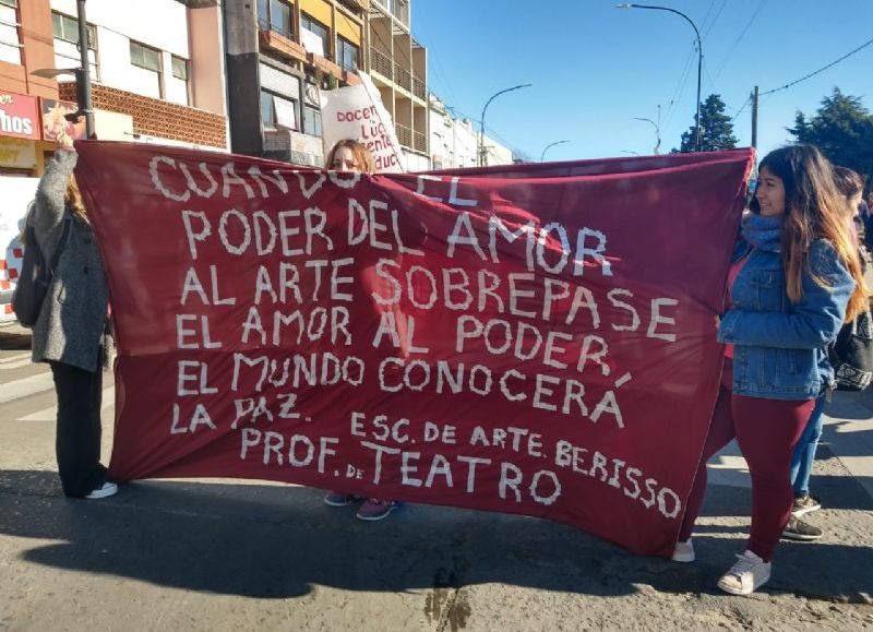 Se ven afectadas las carreras de Teatro y Artes Visuales.