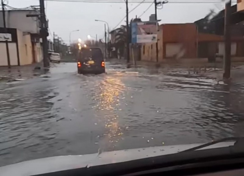 Calles de bote a bote, una postal recurrente.