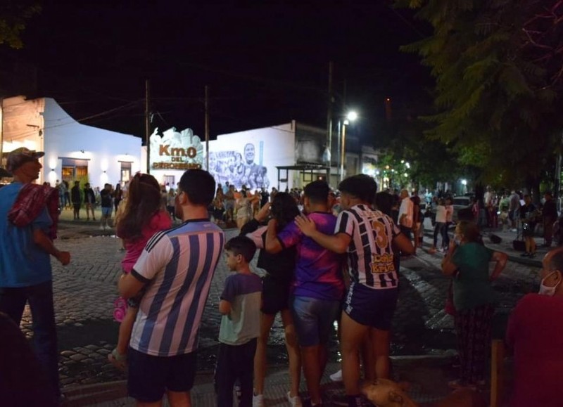 La Calle Nueva York volvió a mostrarse con el festival Pre Carnaval en el que contó con la comparsa Halcones como la participación estelar. 