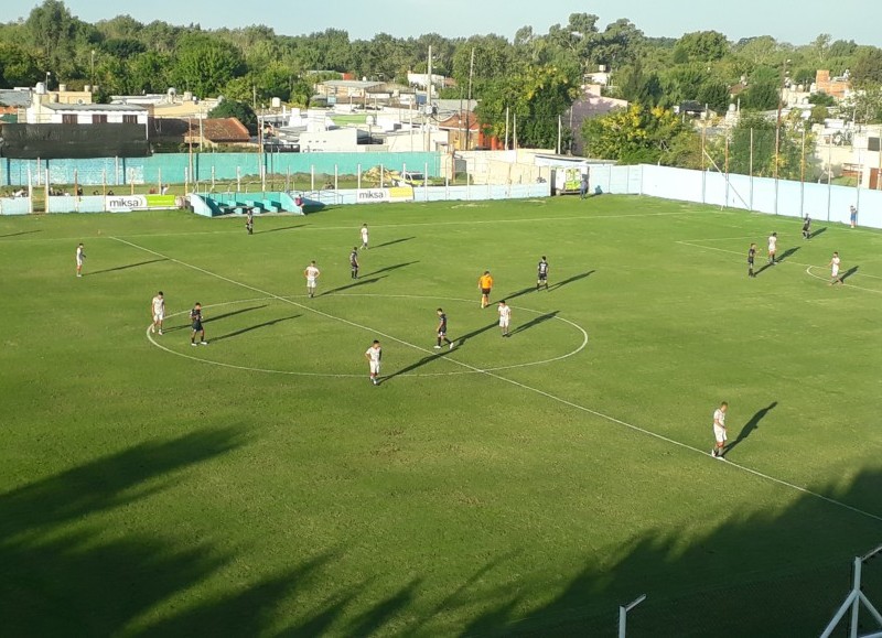 Por la cuarta fecha de la B Metropolitana, Villa San Carlos goleó por 4-1 a Los Andes y consiguió sus primeras tres unidades. Goles de Lugones, Saborido, Licht de penal y Samaniego para una goleada esperada y encaminar el rumbo.