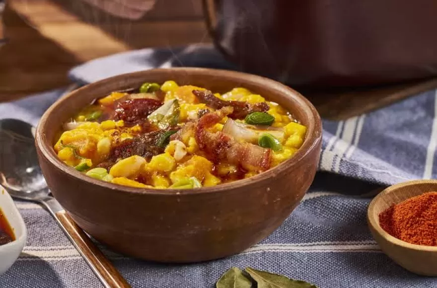 Se viene el tradicional locro de Villa España.