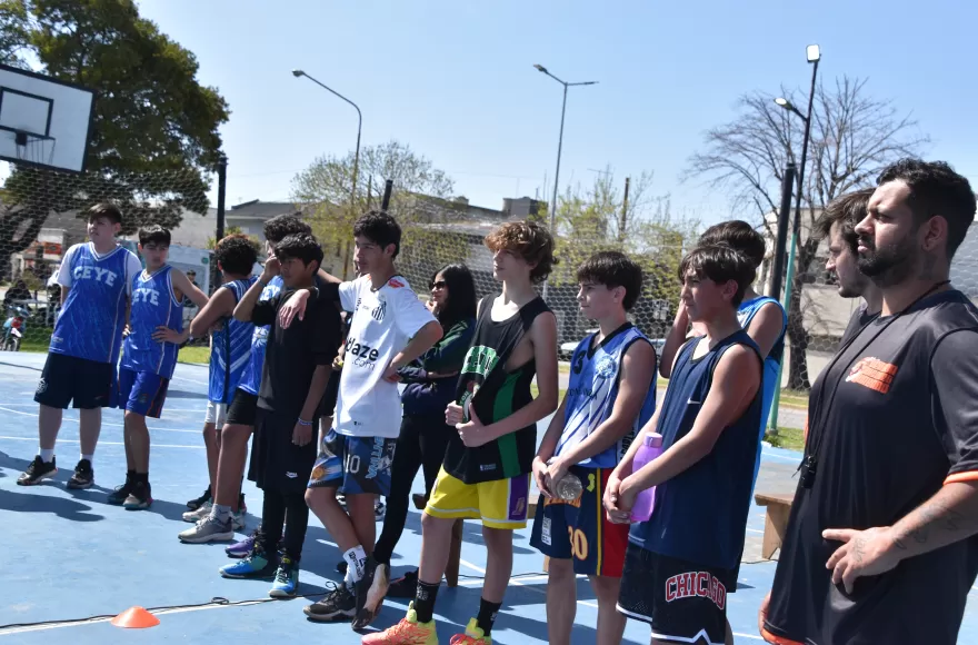 El torneo continúa consolidándose como una referencia del básquet callejero en la región.