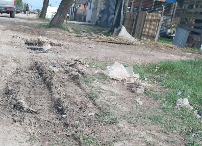 Ante cada lluvia se convierte en un lodazal.