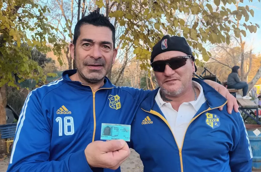 Alejandro Juan y Gabriel Chavez. Cuando surgió LAFIR, las primeras credenciales de DT fueron para ellos.