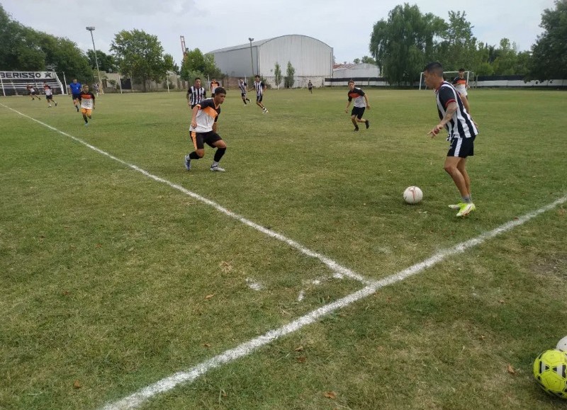 Fue el primer amistoso en lo que es la pretemporada del conjunto berissense de cara a lo que será nuevamente la participación del club en lo que es la Liga Amateur Platense.