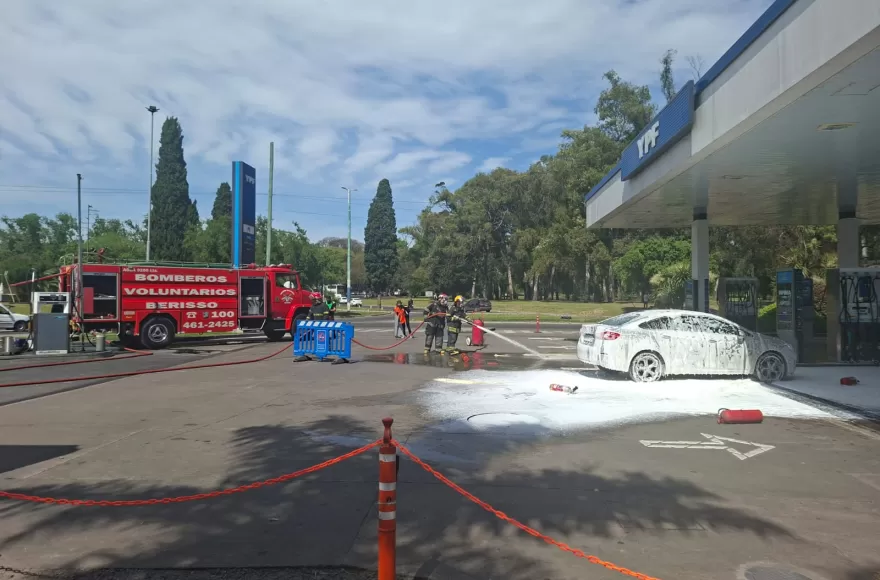Hubo un simulacro en la estación de servicio YPF ubicada en avenida 122 y 60.