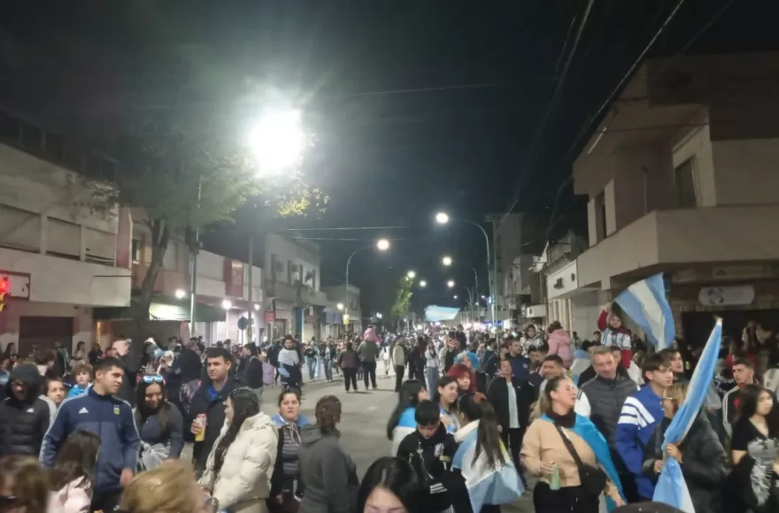 Berisso celebra el triunfo argentino.
