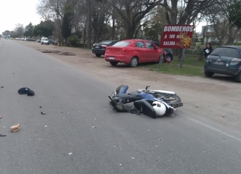 El motociclista se llevó la peor parte.