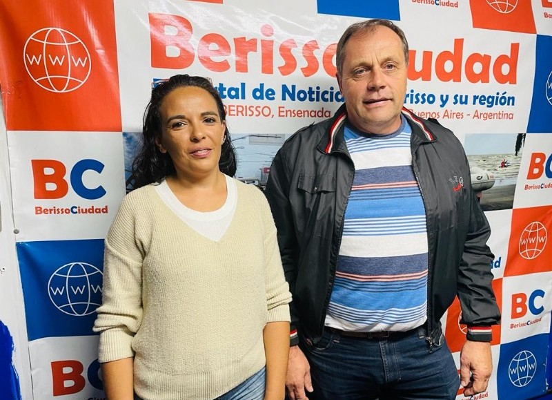 Gisela Ayala y Horacio Mankowski, en los estudios de FM BerissoCiudad.