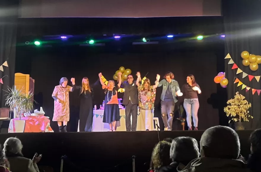 El Cine Teatro Victoria fue escenario de la puesta en escena de la obra teatral “El Cumple”.