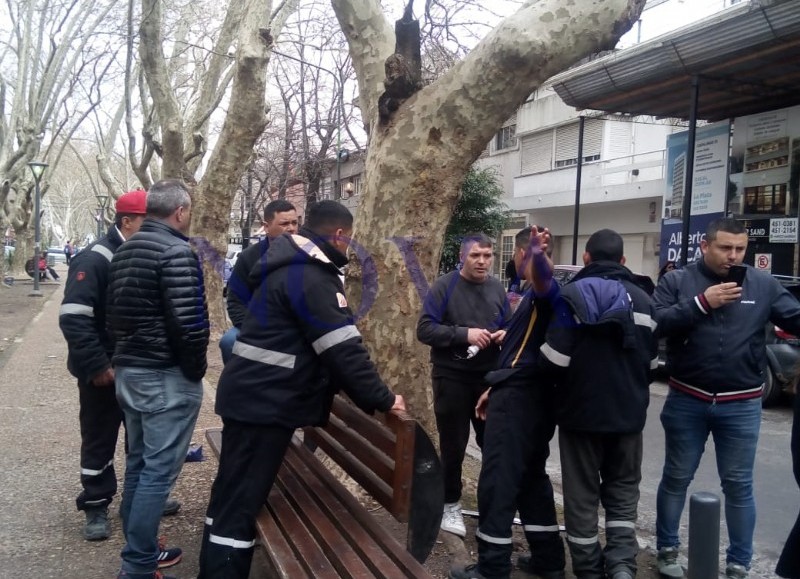 El conflicto interno de la UOCRA en La Plata sumó un capítulo más de violencia este miércoles al mediodía. (Foto: NOVA)