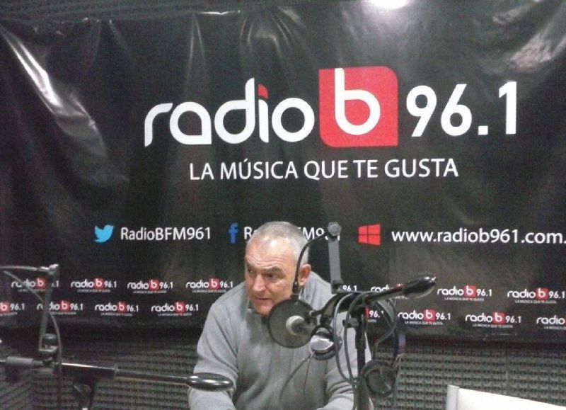 Ángel Celi, en el aire de 'BerissoCiudad en Radio'.