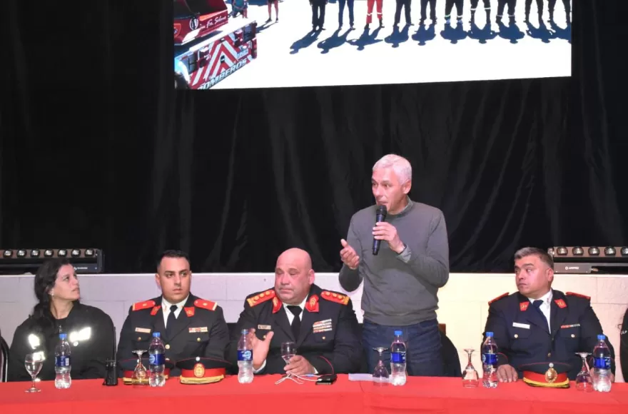 Cagliardi destacó el rol de los Bomberos Voluntarios en la comunidad.