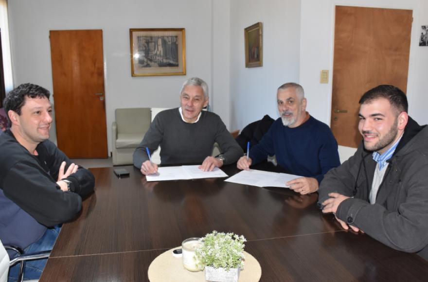 El acto de rúbrica.