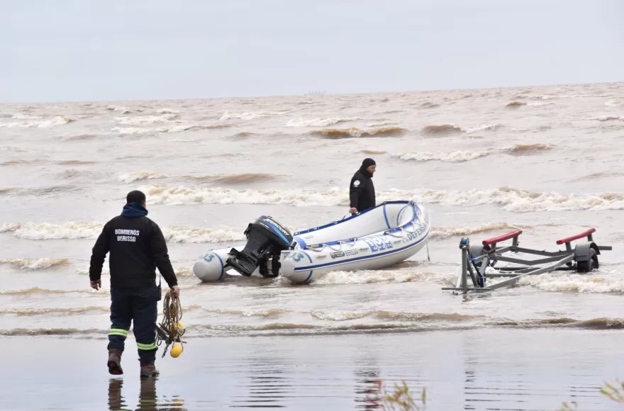 Continúa el operativo de búsqueda de pescadores desaparecidos en el Río de la Plata