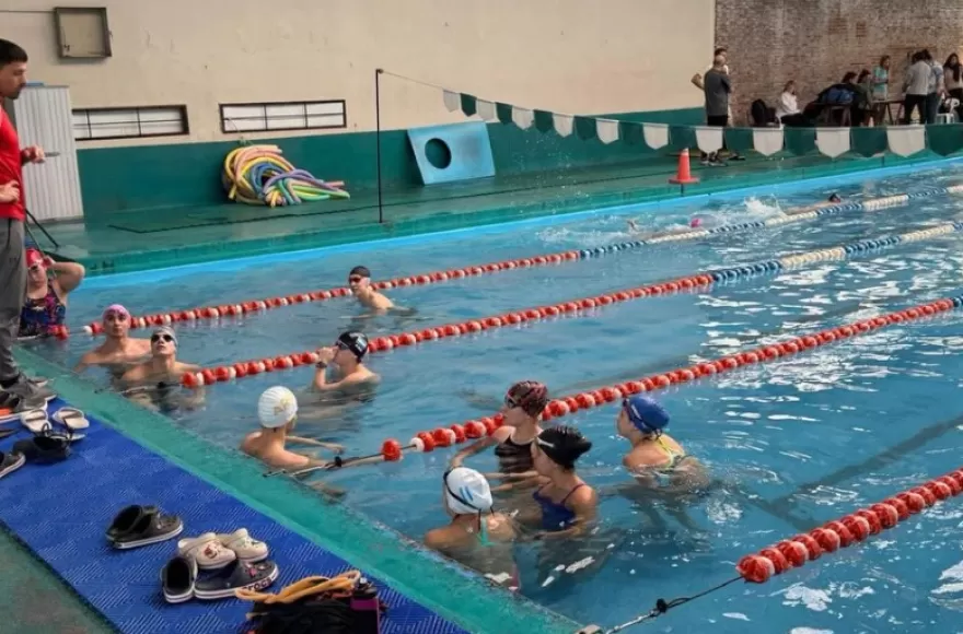 Hogar Social fue sede de la etapa distrital de Natación Convencional y PCD de los Juegos Bonaerenses 2026.
