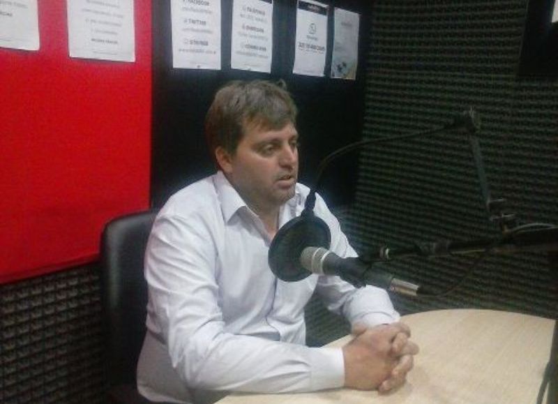 Gabriel Kondratzky, en el aire de 'BerissoCiudad en Radio'.