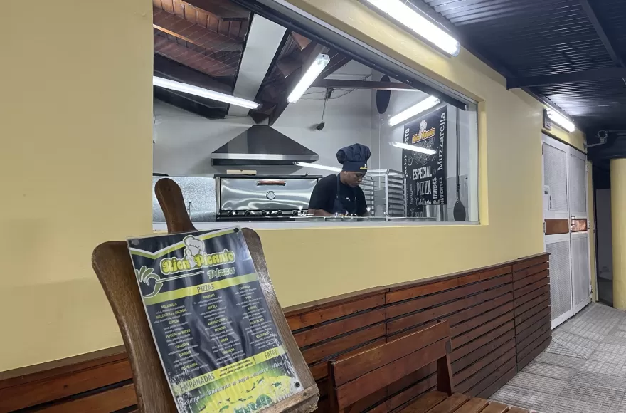 Siempre en Montevideo y 30.