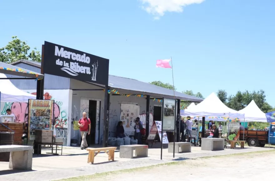 El Mercado, con entrada libre y gratuita, ofrece a los visitantes stands de productores y emprendimientos.