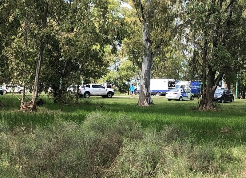 Un cabo de la Policía Federal de 40 años fue asaltado por dos motochorros y mató a uno de ellos, de 16 años.