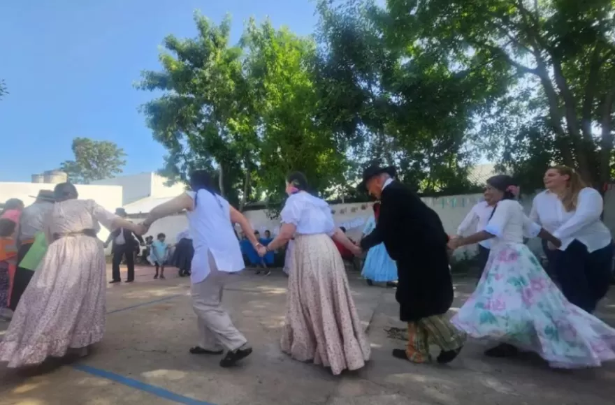 El Camalotal no solo representa en certámenes sino que además teje vínculos barriales.