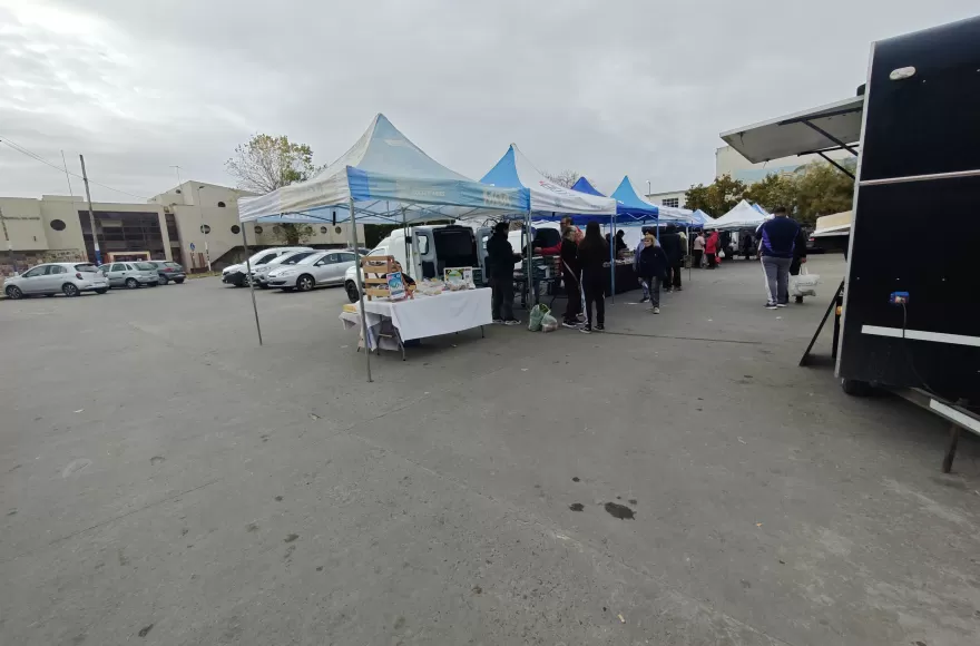 Mercados Bonaerenses reúne a productores y vecinos.