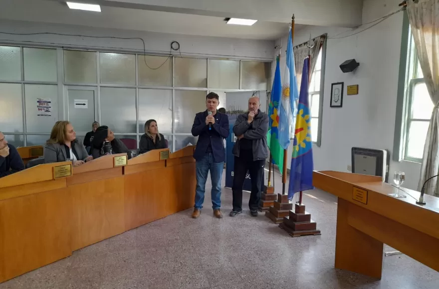 La jornada legislativa también aprobó la restauración y reubicación del monolito Malvinas Argentinas, propuesto por el Rotary Club.