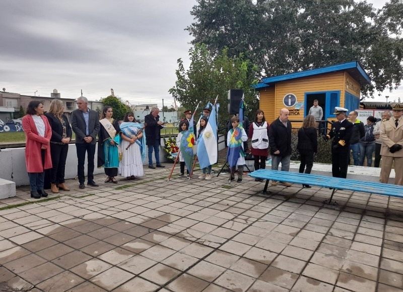 Un pasaje de la ceremonia en el Puente Tres de Abril.