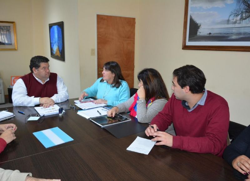 Integrantes de la AEE, reunidos con Nedela (foto de archivo).
